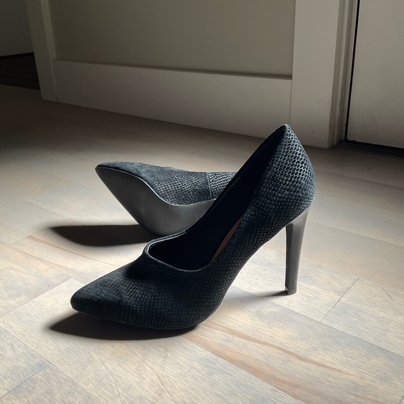 Joe’s heels size 6.5 - Picture 3 of 5